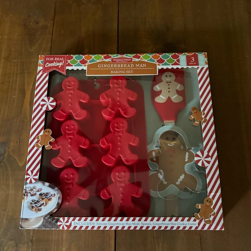 NWT Gingerbread Man Christmas Baking Set